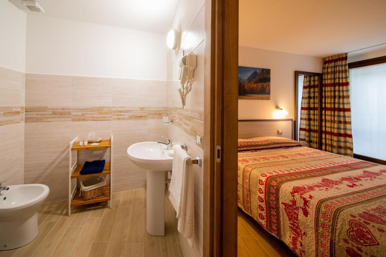 Chambres D'Hotel A Rosy Aosta Exterior photo
