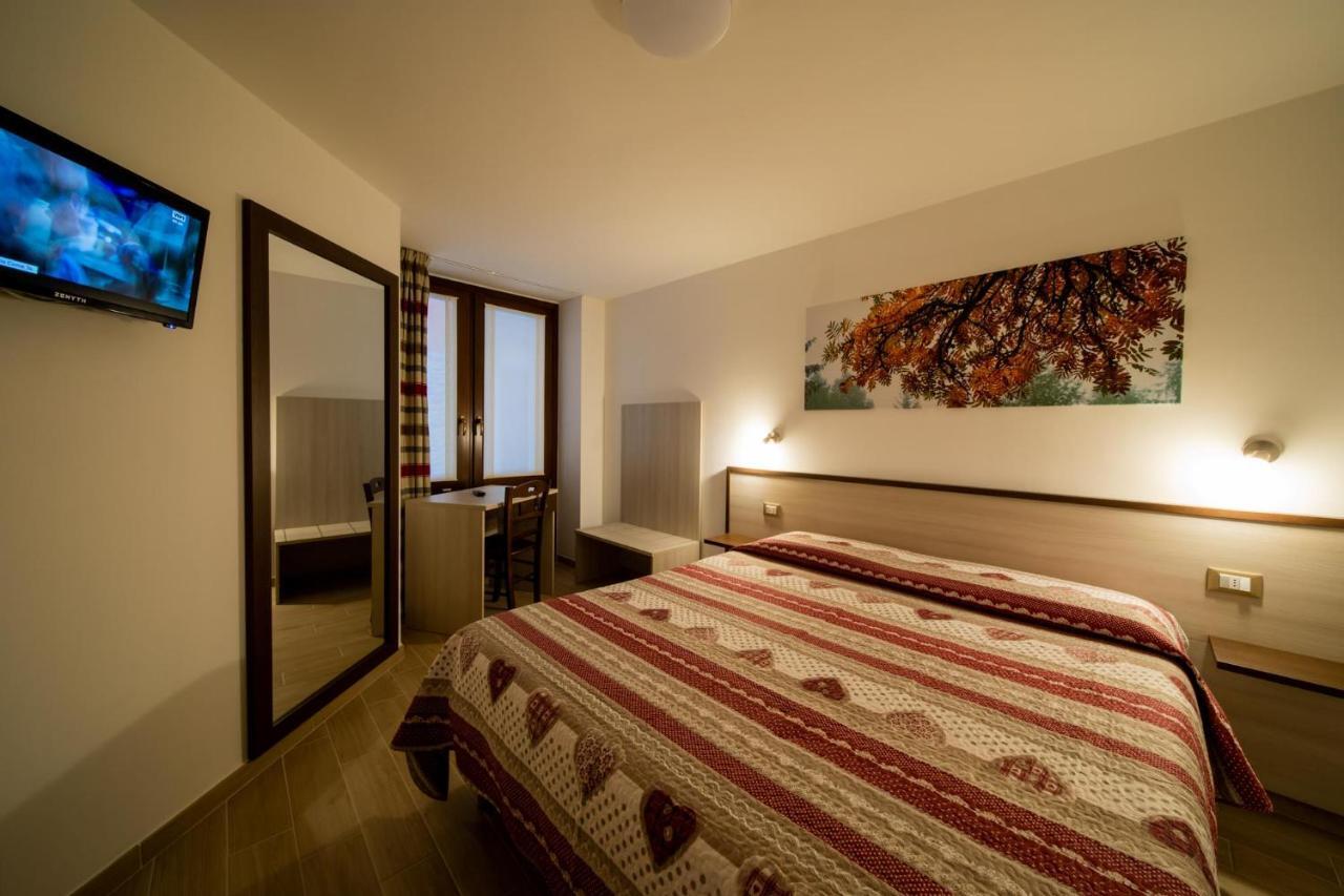 Chambres D'Hotel A Rosy Aosta Exterior photo